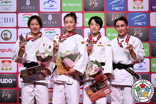 Анхны их дуулгаасаа алтан медаль хүртсэн Ж.Анударь